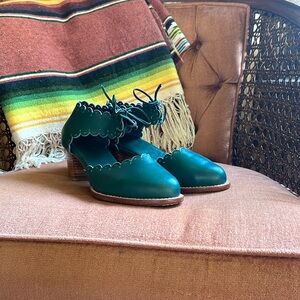 Elf green leather heels NWOT